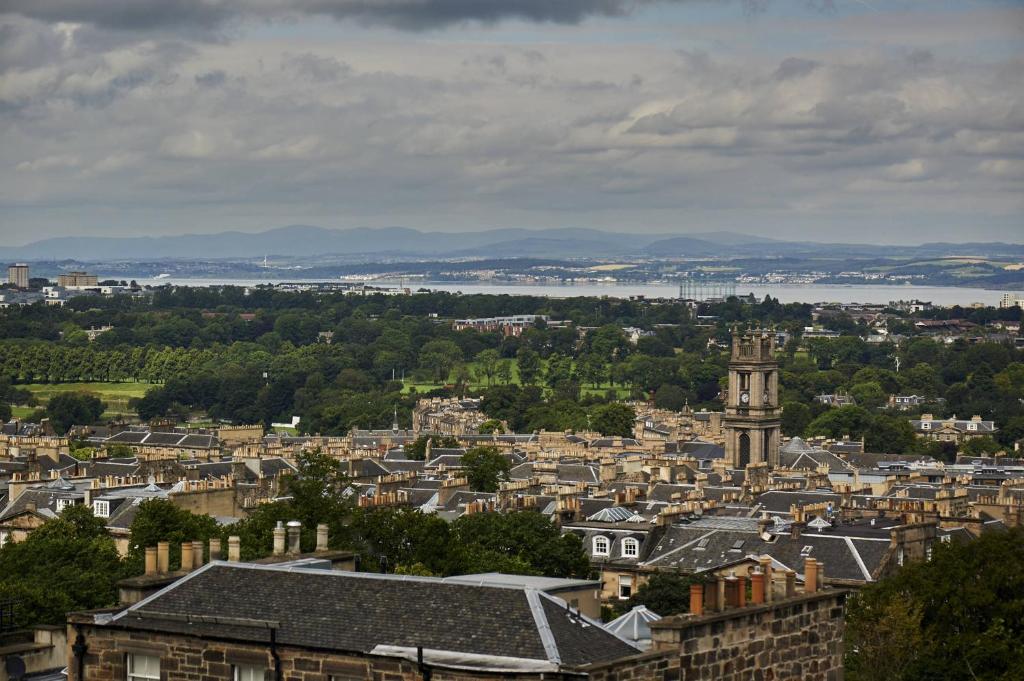 Edinburgh’s Top Hotels for Rest: Comfort, Quiet, and Quality Sleep