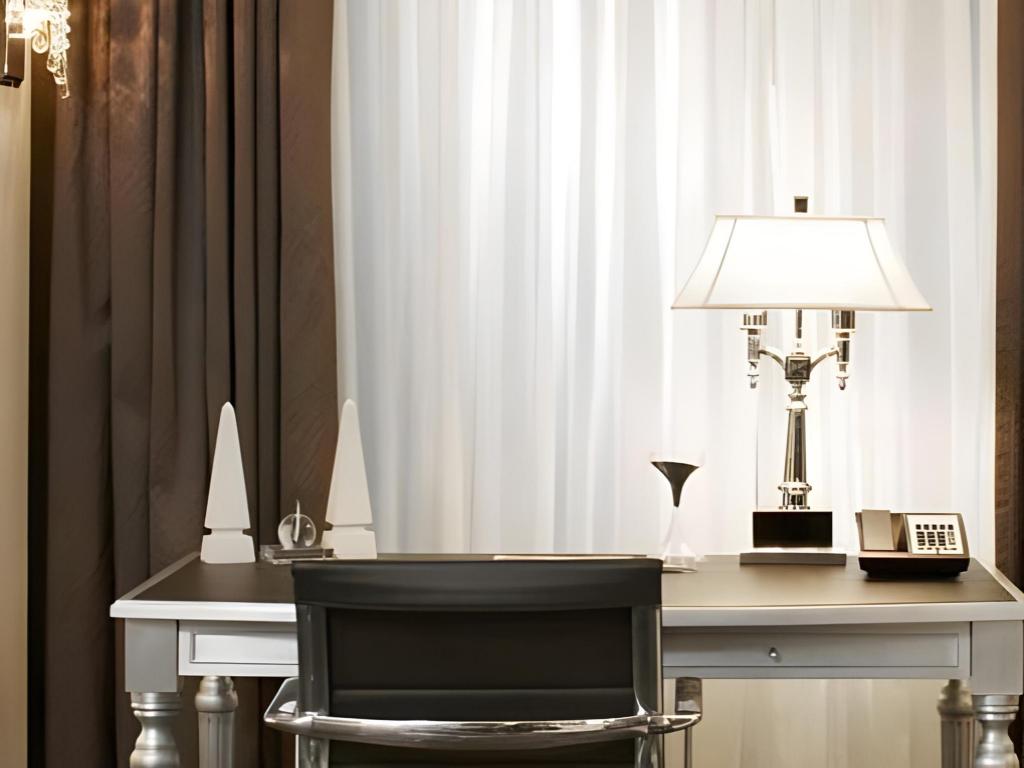 Six Toronto Hotels for a Restful Night’s Sleep: A Comfort Review