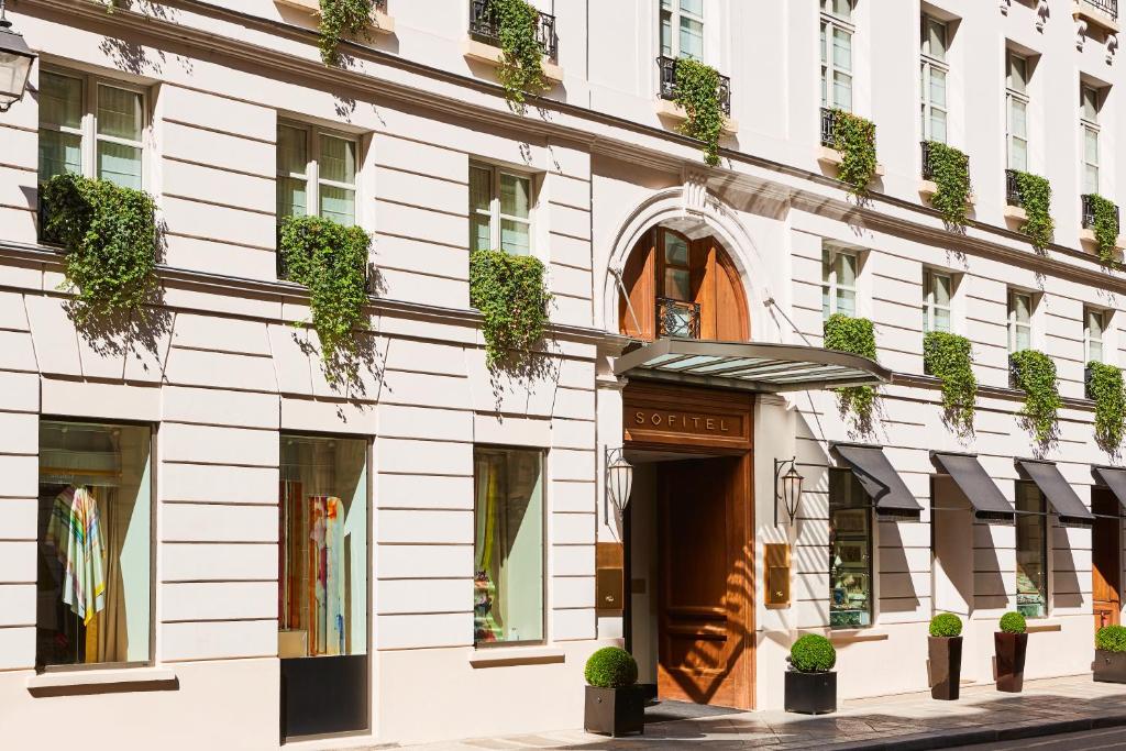 Paris 8th Arrondissement: Five Hotels for Tranquil, Restful Stays
